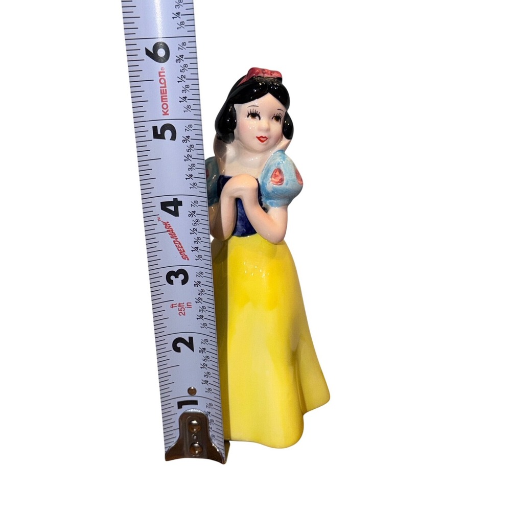 Vintage Disney Snow White Ceramic Figurine Japan Hand Painted Princess 5.5 Inch - Picture 6 of 6